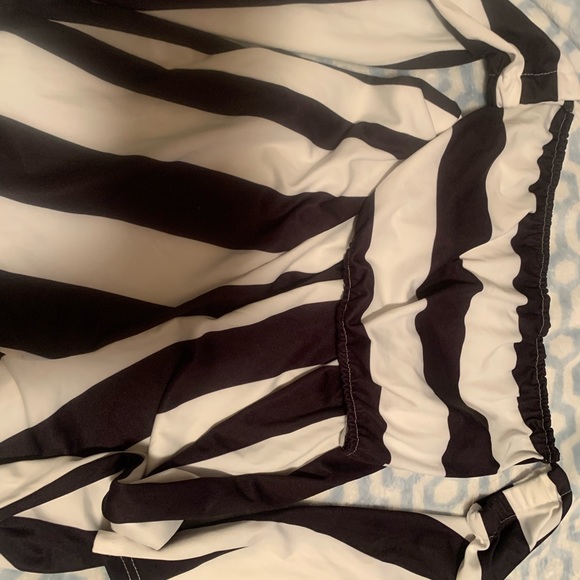 Cropped two piece - Picture 2 of 2